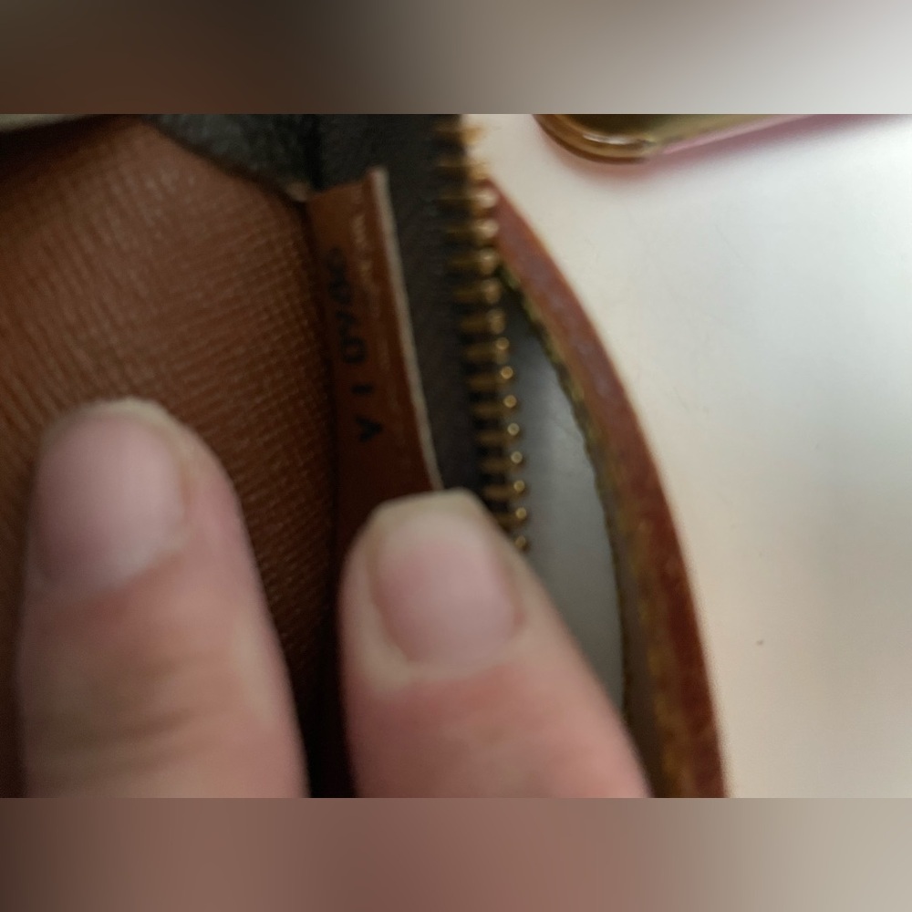 Louis Vuitton Babylone Monogram Tote. - Picture 13 of 15